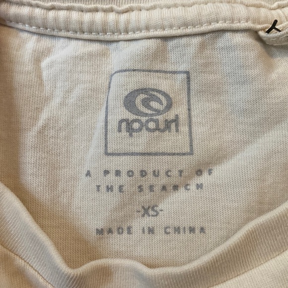 rip curl tshirt. size xs. never worn - Picture 2 of 2